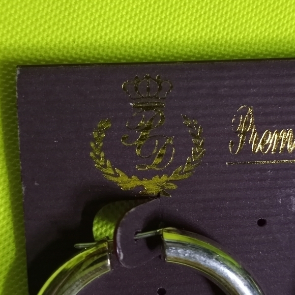 Silvertone hoop wire earrings Premier designs - Picture 5 of 5